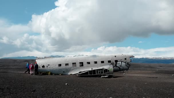 Destruição Aviões Militares Abandonados Praia Areia Negra Islândia Avião Danificado — Vídeo de Stock