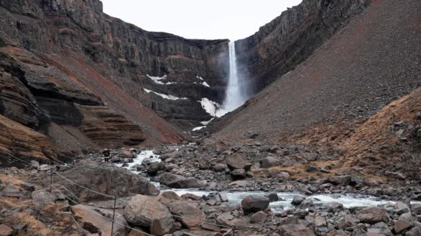 Litlanesfoss Waterval Omringd Door Basaltzuilen Weg Naar Grotere Hengifoss Waterval — Stockvideo