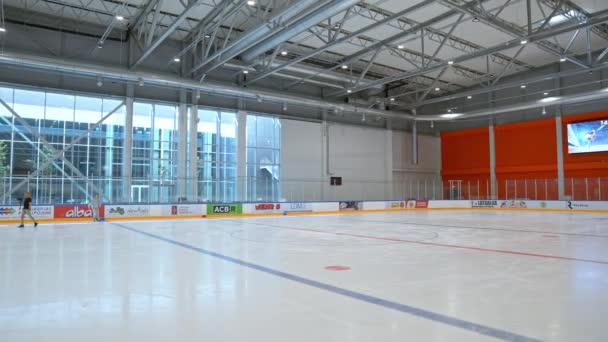 Empty Hockey Rink Sport Arena Ice Light People Ice Skating — Vídeo de Stock