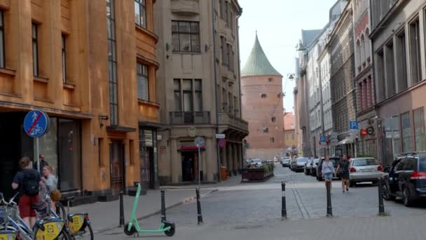 Beautiful Summer Day Riga People Tourists Exploring Old Town Riga — Vídeos de Stock