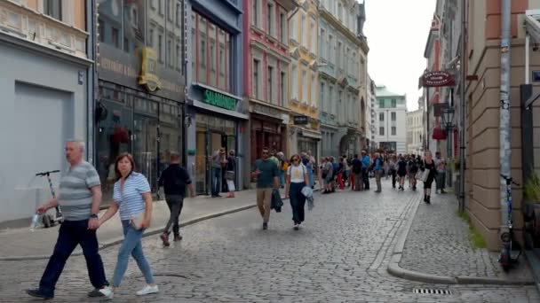 Beautiful Summer Day Riga People Tourists Exploring Old Town Riga — Stockvideo