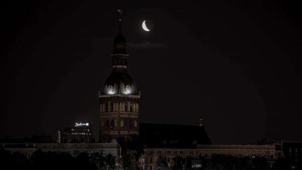 Beautiful Quarter Moon Riga Old Town Domes Cathedral Clock Night — 비디오