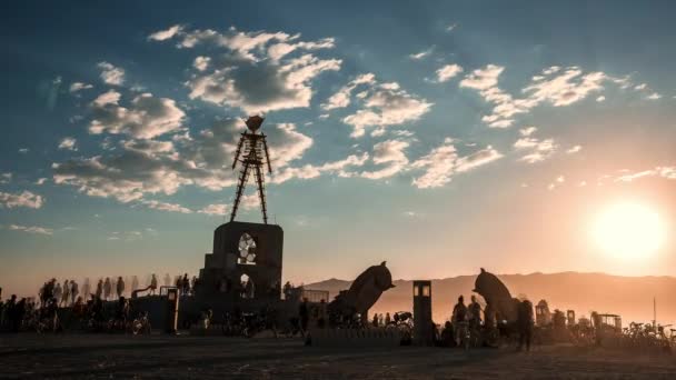 Завершился Фестиваль Burning Man Пустыни Арт Объектами Рассвете Красивый Фестиваль — стоковое видео