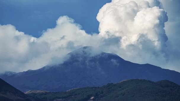 Volcán Etna Con Humo Ciudad Catania Isla Sicilia Italia Hermoso — Vídeos de Stock