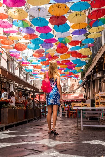 Catalina Sizilien Italien August 2022 Touristinnen Stehen Vor Einem Café — Stockfoto