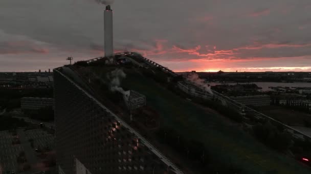 Vista Aérea Amager Bakke Planta Energía Copenhill Con Pistas Esquí — Vídeo de stock