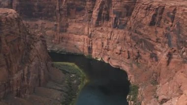 Utah manzarasının havadan görünüşü. Sonsuz çöl ve kum. Glen Canyon Ulusal Parkı yakınlarındaki güzel Utah eyaleti.