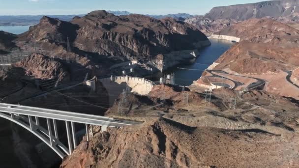 Hermosa Vista Aérea Presa Hidroeléctrica Hoover Sobre Puente Del Río — Vídeos de Stock