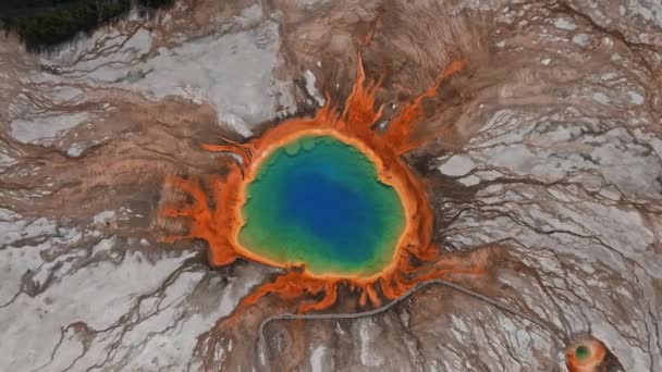 Grand Prismatic Voorjaar Uitzicht Yellowstone National Park Luchtfoto Schilderachtige Video — Stockvideo