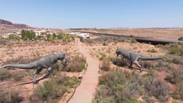 Allosaurus Fragilis Così Come Dinosauri Tyrannosaurus Rex Eex Nel Deserto — Video Stock