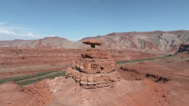 Balancující Kámen Zvaný Mexická Hat Rock Utahu Mexický Klobouk Monument — Stock video