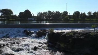 Şelalenin Idaho Şelalesi 'ndeki hava videosu, ABD kimlik kodu. Idaho Şelalesi 'nde büyük, düz bir şelale..