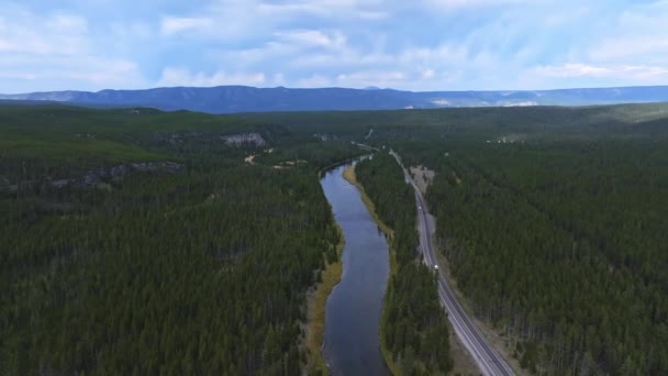 Krásný Letecký Výhled Lesy Řeky Národního Parku Yellowstone Krásný Park — Stock video