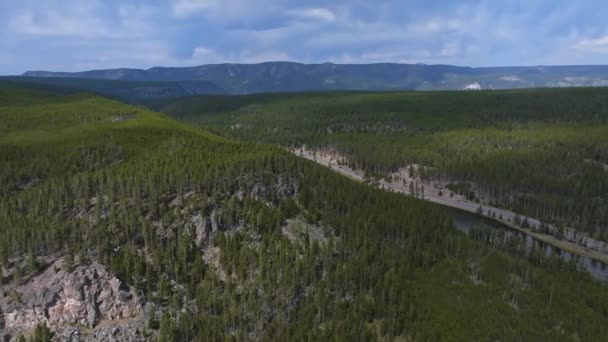Bella Vista Panoramica Aerea Del Parco Nazionale Yellowstone Foreste Fiumi — Video Stock
