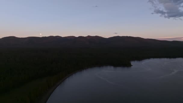 Pemandangan Panorama Udara Dari Danau Yellowstone Dari Atas Saat Matahari — Stok Video