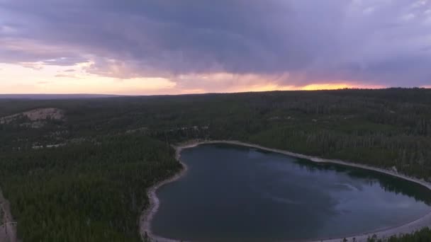 Μια Εναέρια Πανοραμική Θέα Της Λίμνης Yellowstone Από Ψηλά Στο — Αρχείο Βίντεο