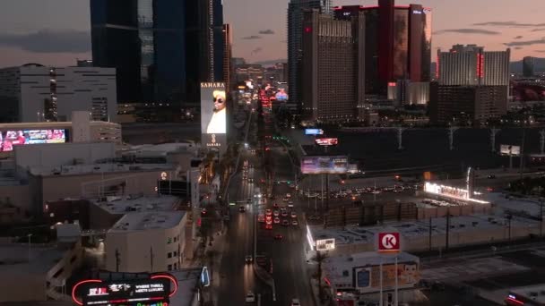 Flygfoto Över Las Vegas Remsan Natten Vackra Lampor Natten Staden — Stockvideo