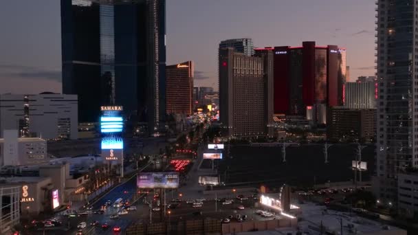 夜にラスベガスのストリップの空中ビュー 美しいラスベガスの夜の街のライト アメリカ — ストック動画