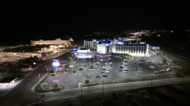 Gökyüzünden ünlü Wendover gece manzarası. Meşhur kuru tuz göllerine en yakın kasaba..