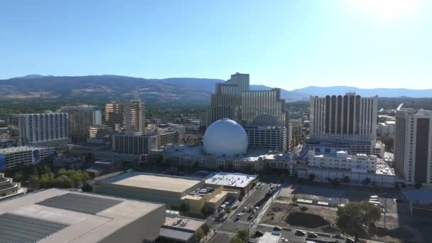 Utsikt Sentrum Reno Nevada Med Forretninger Hoteller Kasinoer Skyskrapere Rekreasjonssentre – stockvideo