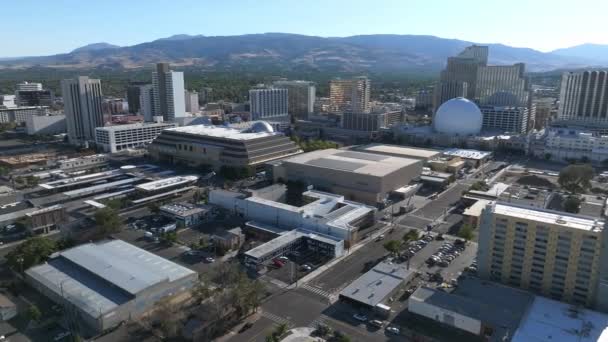 Vista Aérea Del Centro Ciudad Reno Nevada Con Negocios Hoteles — Vídeos de Stock