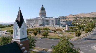 Salt Lake City, Utah, ABD 'deki güzel Capitol. Salt Lake City Capitol Binası 'nın 4k içerisindeki hava görüntüsü..