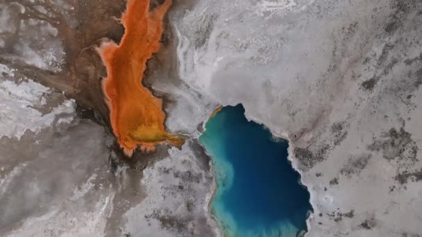 Aerial Video Deep Green Blue Geyser Pool Yellowstone National Park — Stock Video