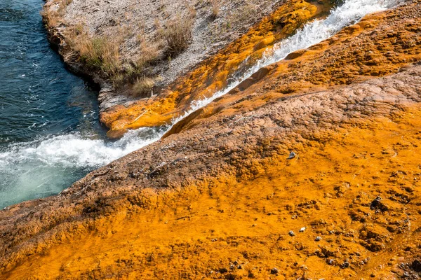 Närbild Vatten Som Rinner Från Midway Geyser Basin Firehole River — Stockfoto