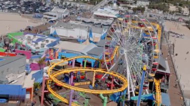 Kaliforniya 'daki Santa Monica İskelesi' nin havadan görünüşü, ABD. Güzel Venedik sahili manzarası.