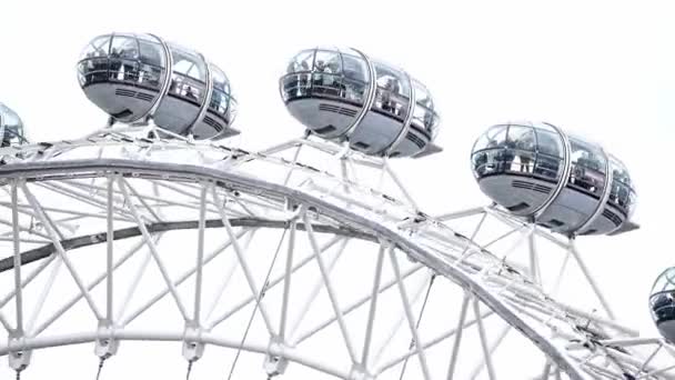 London Eye Millennium Wheel Yakın Çekim Zamanı Daireler Dolusu Turist — Stok video