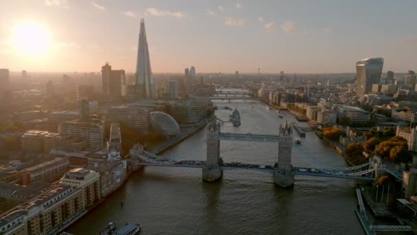 Ikoniska Tower Bridge Vid Solnedgången Förbinda London Med Southwark Vid — Stockvideo