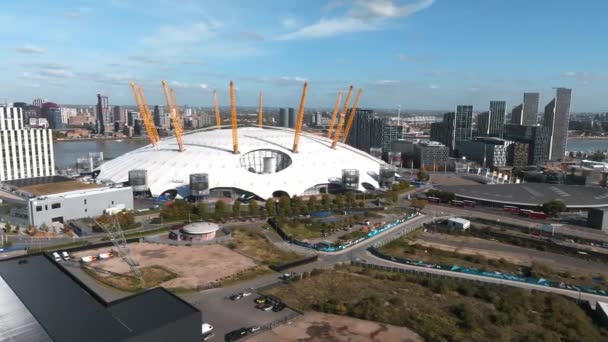 伦敦北格林威治半岛的O2竞技场标志性音乐会大厅的空中鸟瞰 从上面看美丽的伦敦 — 图库视频影像