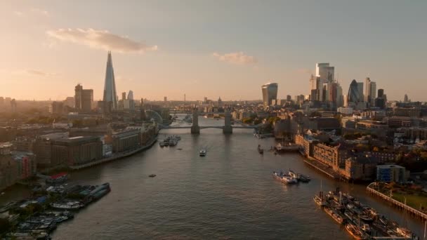Iconic Tower Bridge Naplementekor Összekötöm Londont Southwarkkal Temze Folyón Légi — Stock videók