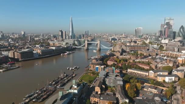 사우어 연결하는 브리지 공중에서 의중심 런던교 — 비디오