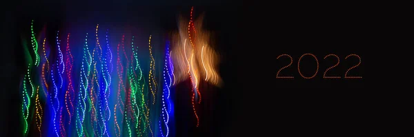 Uzun Pozlu Noel Işıklarının Soyut Arkaplanı Siyah Arkaplanda Renkli 2022 — Stok fotoğraf