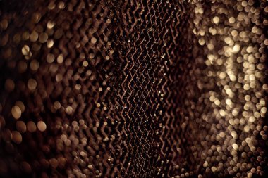 Tatil altın parıltılı arka plan. Parlatıcıyla çözünmüş arka plan. Bulanık bokeh.