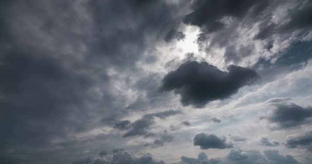 Nubes largas en el fondo del cielo Timelapse — Vídeo de stock