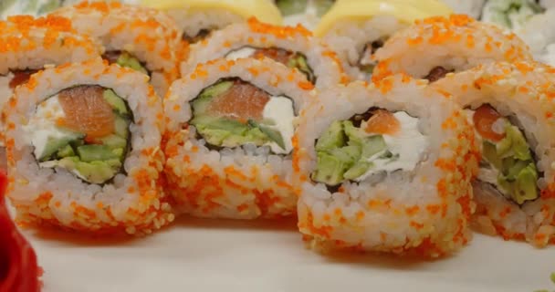 Суши готовы к еде — стоковое видео