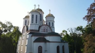 Ostroh şehrini hava kuvvetleri vurdu. Ostorg Kalesi. Teolojik Katedral. Ukrayna