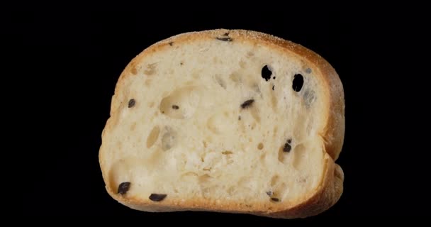 Шматок пшеничного хліба з начинкою, обертання навколо, альфа-канал — стокове відео