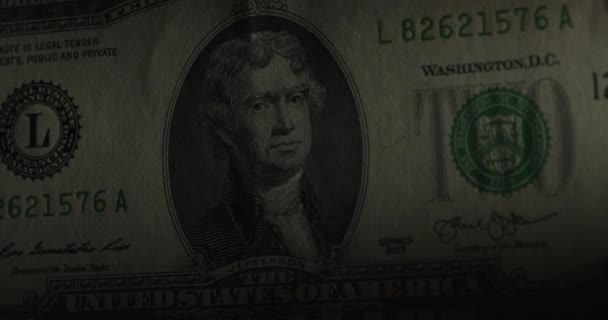 Billets de deux dollars américains. 2 espèces à travers une loupe. — Video