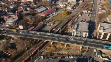 Şehir hayatı ve ulaşım bağlantıları. Gökyüzü görünümü