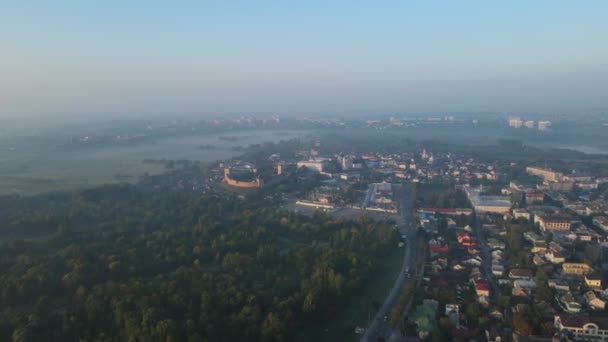 Letecký záběr Štěstí města. Lubartův hrad. Ukrajina — Stock video