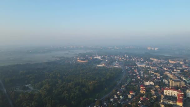 Havadan çekilen Şehir Şansı. Yaz sabahı Lubarts Kalesi. Ukrayna — Stok video