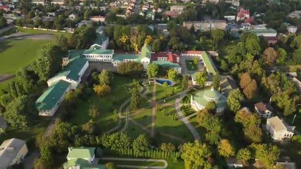 Hava görüntüsü. Ostroh Akademisi. Ukrayna. Ostrog — Stok video