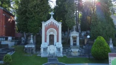 Havadan çekilen Lviv şehri. Lychakiv mezarlığı müze rezervi. Ukrayna