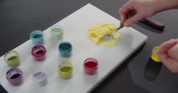 Confectioner paints dessert cream with different food colors — Stock Video