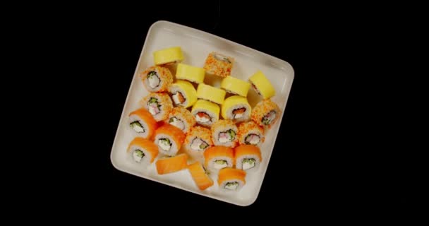 Sushi Nigiri Lachs japanisches Essen Japan Gourmet Roher Fisch und Reis. — Stockvideo