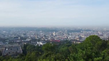 Havadan çekilen Lviv şehri. Yüksek kale. Ukrayna