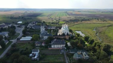Zymne Köyü. Svyatogorsky Varsayımı Zymna Stauropean Manastırı Ukrayna